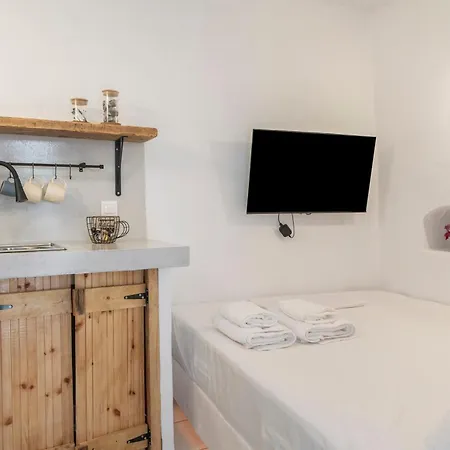 Guest house Bougainvillea Andros Town